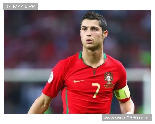 足球明星时尚新宠肩带搭配解析引领潮流风向标